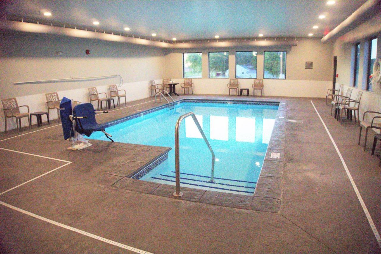 Brookstone Inn & Suites ฟอร์ตดอดจ์ ภายนอก รูปภาพ