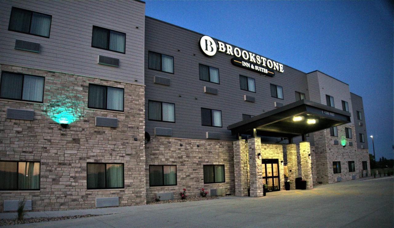 Brookstone Inn & Suites ฟอร์ตดอดจ์ ภายนอก รูปภาพ