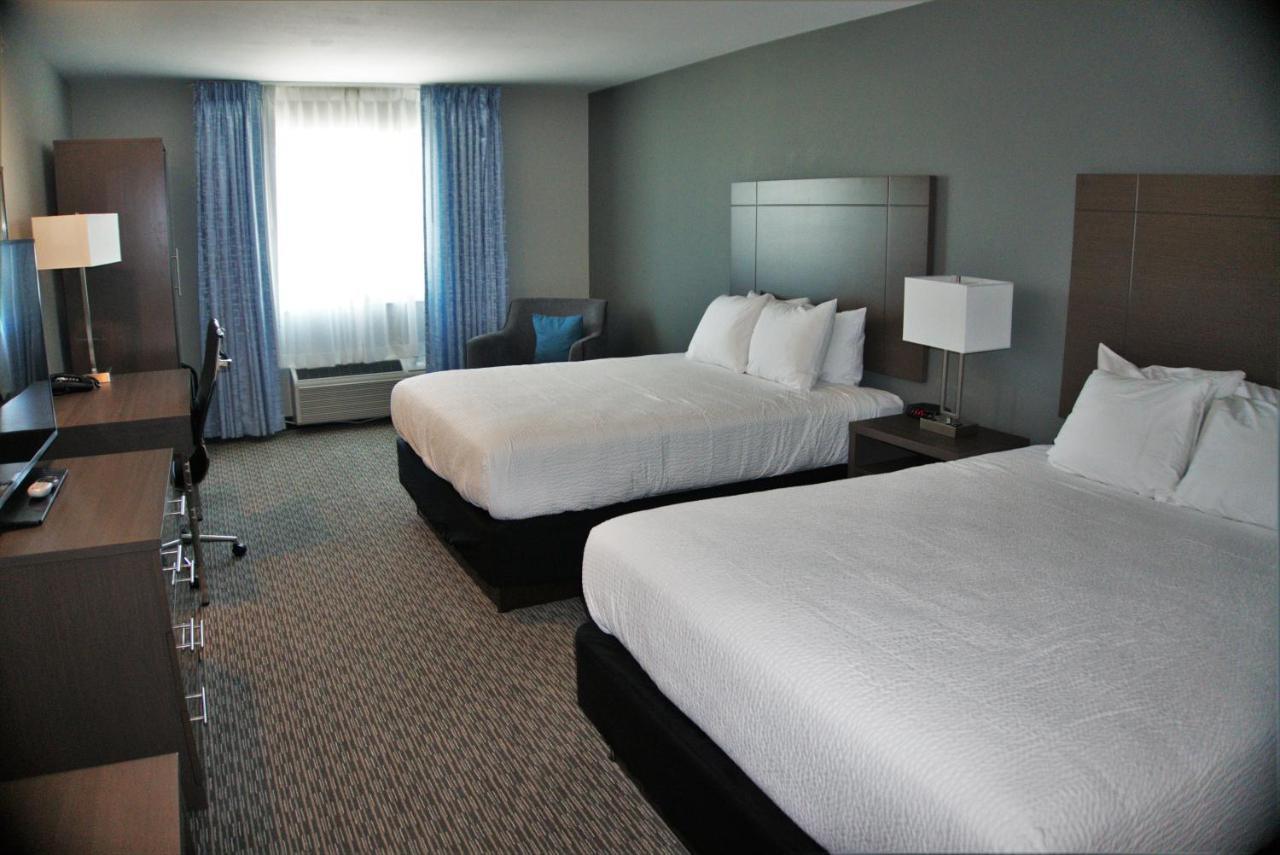 Brookstone Inn & Suites ฟอร์ตดอดจ์ ภายนอก รูปภาพ